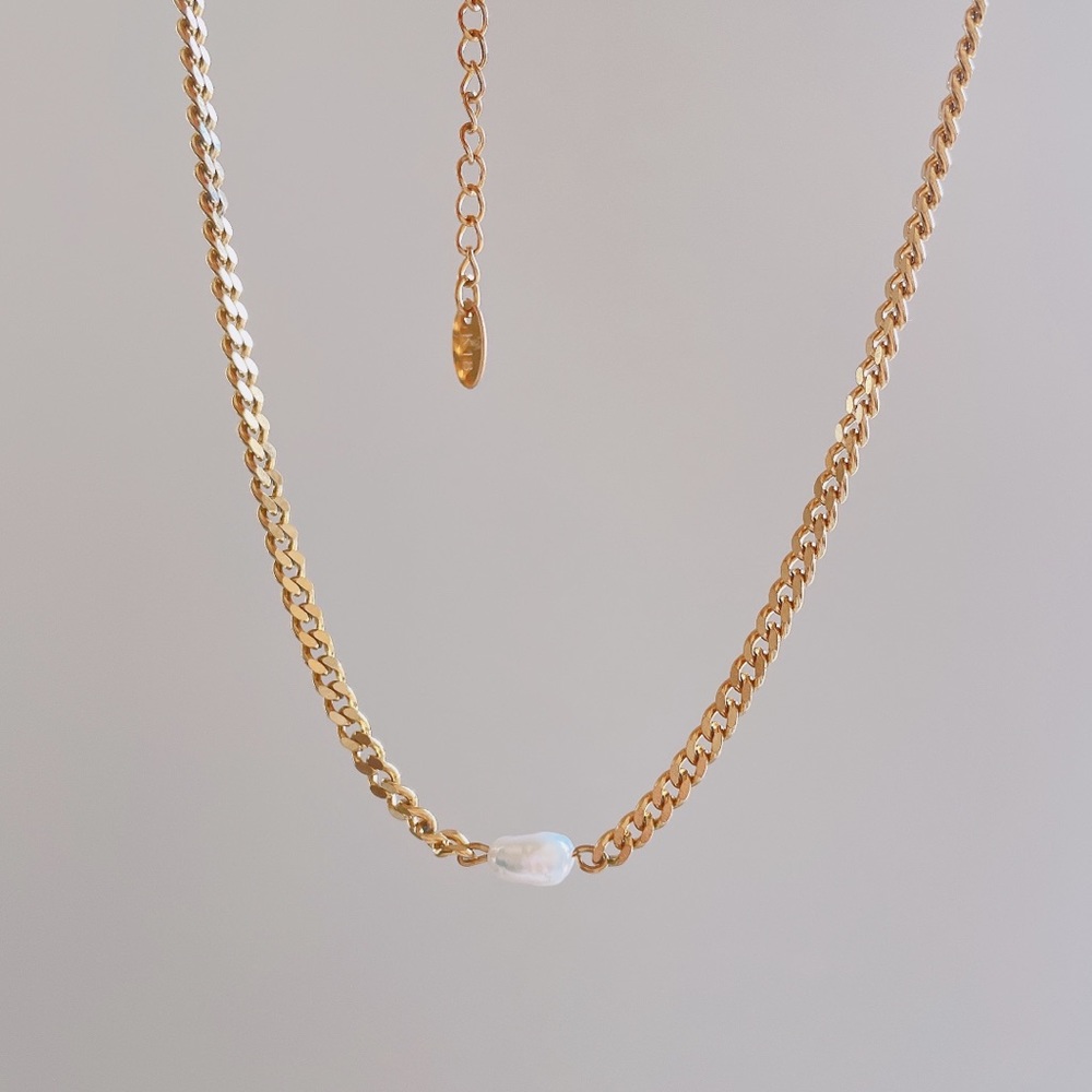 18K Gold plated curb chain baroque pearl choker